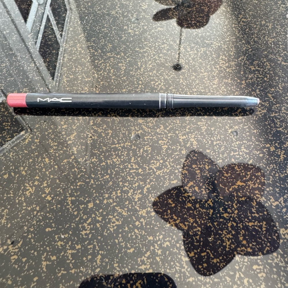 MAC Cosmetics Pink Lip Liner Precision